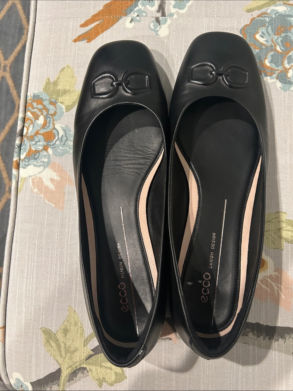 Ecco Black Leather Square-Toe Ballet Flats with Decorative Bit